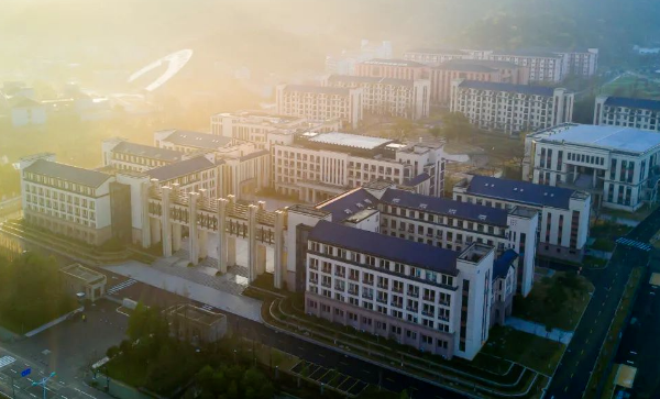 杭州外國語學(xué)校2025年招生信息（學(xué)費(fèi)、課程、招生人數(shù)）